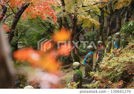 500 Arhats among the autumn leaves 130681270