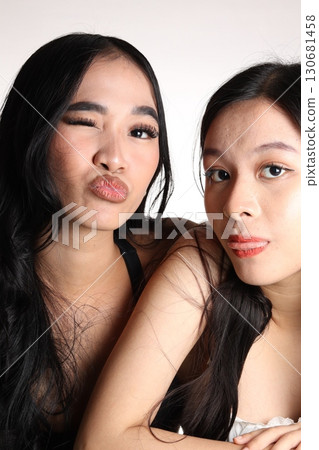 兩個美麗的女人 130681458