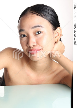Beautiful woman  130681908