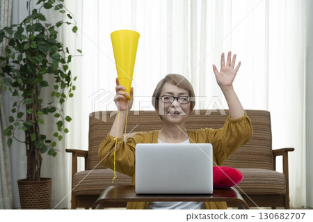 Senior women who support their favorite idols 130682707