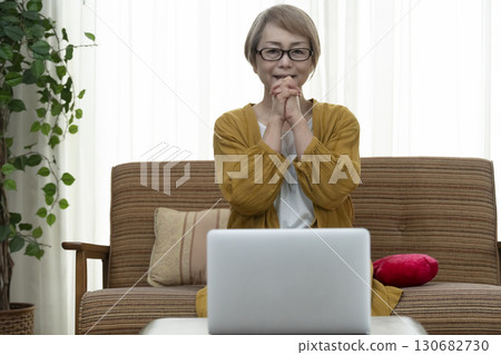Senior women who support their favorite idols Senior women who support their favorite idols 130682730