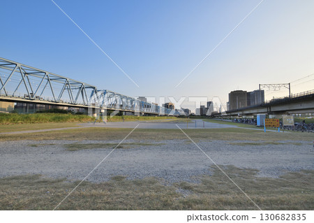 黃昏時分的廣場與建築景觀 黃昏時分的廣場與建築景觀 130682835