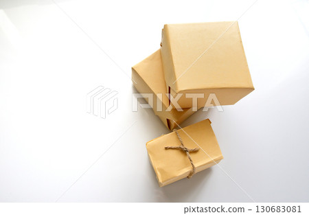 packed cardboard box packed cardboard box 130683081