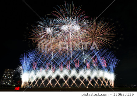 Fireworks (large-scale fireworks that fill the entire screen) Fireworks (large-scale fireworks that fill the entire screen) 130683139