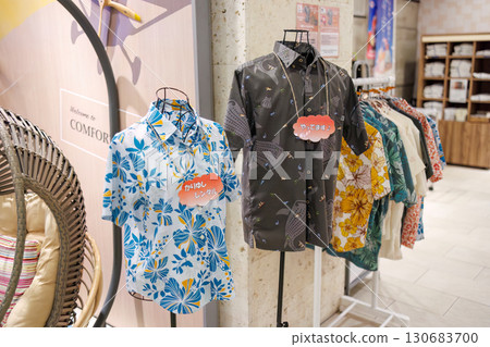 You can rent "Kariyushi wear" (short-sleeved open-collar shirts), which are worn as formal summer attire in the subtropical climate of Okinawa. 130683700