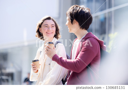 入境旅遊：漫步東京街頭的外國人 130685131