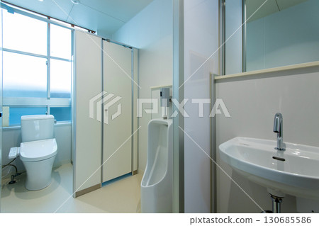 新建的乾淨廁所 新建的乾淨廁所 130685586