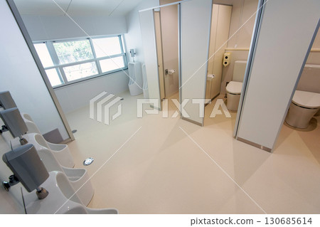 空的廁所 130685614