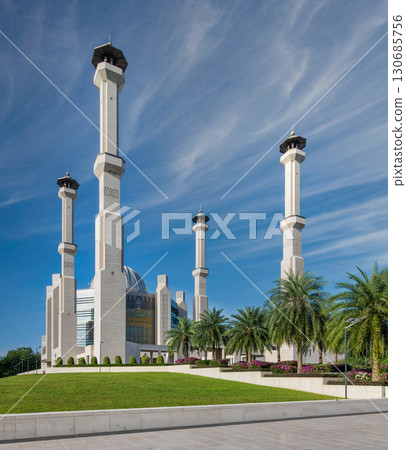Balai Khazanah Islam Sultan Haji Hassanal Bolkiah, Islamic Treasury, minarets, dome, and palm trees, Bandar Seri Begawan, Brunei Balai Khazanah Islam Sultan Haji Hassanal Bolkiah, Islamic Treasury, minarets, dome, and palm trees, Bandar Seri Begawan, Brunei 130685756