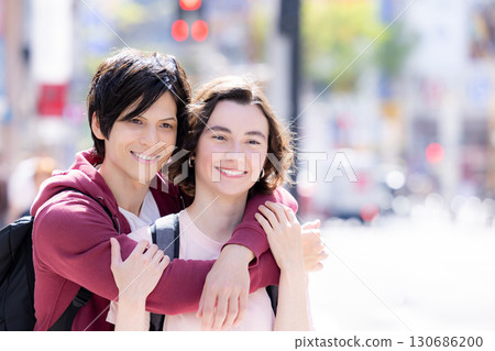 入境：外國人在東京街頭漫步 130686200