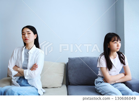 Image of daughter and mother arguing 130686849