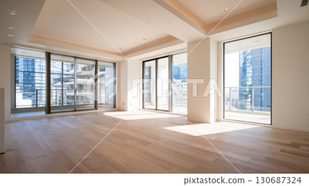 Bright room with wooden floors 130687324