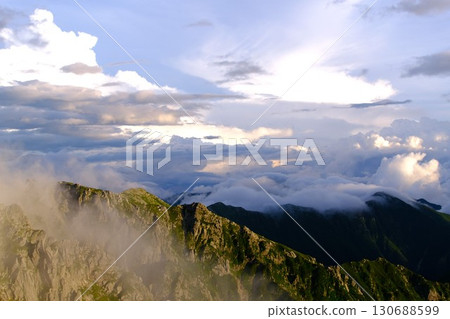 漂浮在雲彩海的山 漂浮在雲彩海的山 130688599