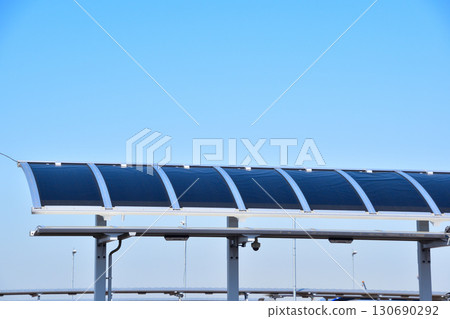 夢島交通1號航廈安裝的鈣鈦礦太陽能電池 夢島交通1號航廈安裝的鈣鈦礦太陽能電池 130690292