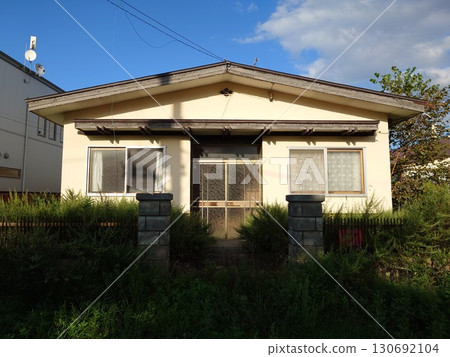 Abandoned vacant house 130692104