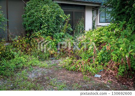 Empty house image Empty house image 130692600