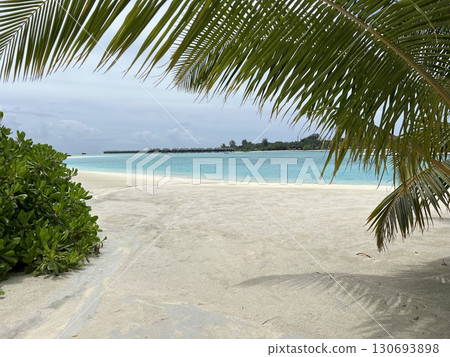 Paradise Beach Day in Maldives: White Sand and Turquoise Ocean 130693898