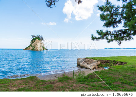 Mitsuke Island in midsummer and the eroding coast of Mitsuke Park Mitsuke Island in midsummer and the eroding coast of Mitsuke Park 130696676