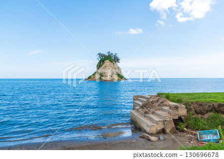 Mitsuke Island in midsummer and the eroding coast of Mitsuke Park 130696678