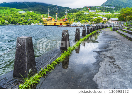 夏季的蘆之湖：湖畔風景[神奈川縣箱根] 130698122