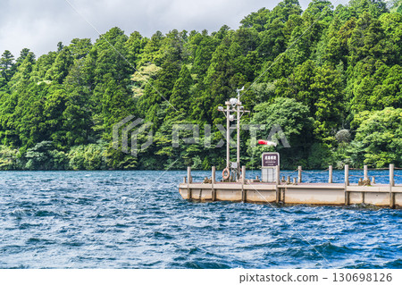 蘆之湖和元箱根港的夏季風景[神奈川縣箱根町] 130698126