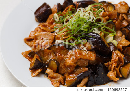 Stir-fried pork belly and eggplant 130698227