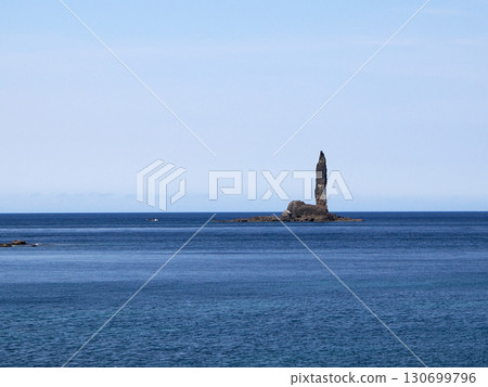 蠟燭岩高聳於海洋之上 蠟燭岩高聳於海洋之上 130699796