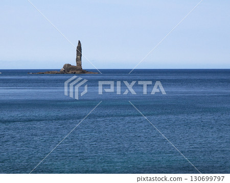 蠟燭岩高聳於海洋之上 蠟燭岩高聳於海洋之上 130699797