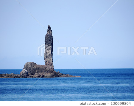 蠟燭岩高聳於海洋之上 蠟燭岩高聳於海洋之上 130699804