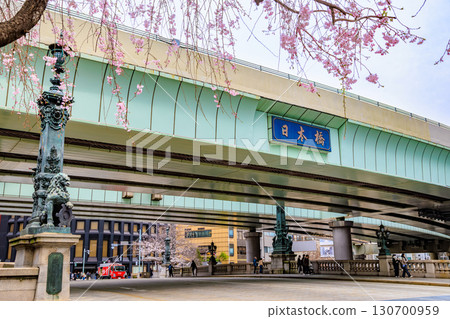 Tokyo Chuo Ward Nihonbashi and cherry blossoms 130700959