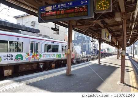 Platform and Meitetsu train at Meitetsu Higashi-Okazaki Station in Okazaki City 130701240