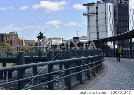 Okazaki City: Pedestrian deck at Meitetsu Higashi-Okazaki Station and surrounding streets 130701247