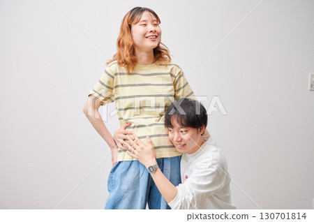 Couple facing each other, pregnant woman, maternity 130701814