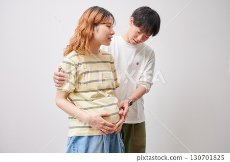 面對面的夫婦，孕婦，孕婦 130701825