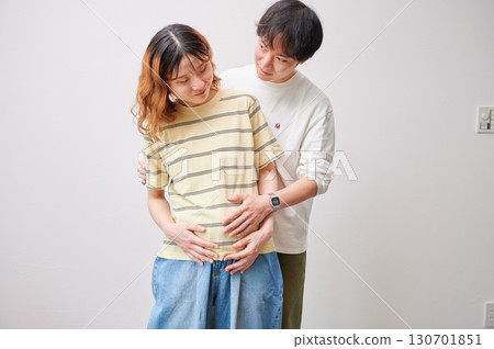 Couple facing each other, pregnant woman, maternity Couple facing each other, pregnant woman, maternity 130701851