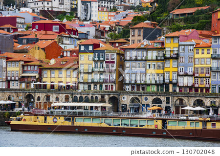葡萄牙波爾圖:由斜坡組成的城市景觀 葡萄牙波爾圖:由斜坡組成的城市景觀 130702048