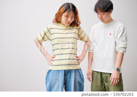 面對面的夫婦，孕婦，孕婦 130702201