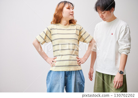 Couple facing each other, pregnant woman, maternity 130702202