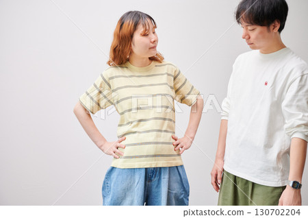 Couple facing each other, pregnant woman, maternity 130702204