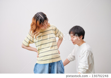 面對面的夫婦,孕婦,孕婦 面對面的夫婦,孕婦,孕婦 130702248