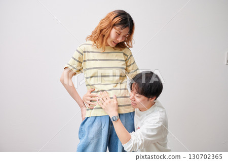 面對面的夫婦，孕婦，孕婦 130702365