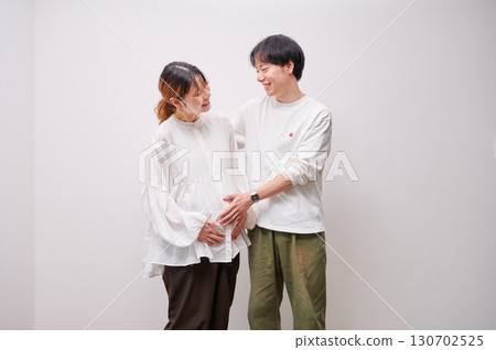 面對面的夫婦，孕婦，孕婦 130702525