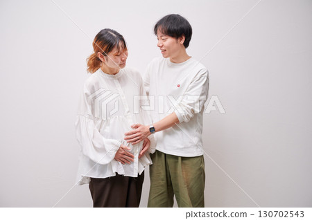 面對面的夫婦，孕婦，孕婦 130702543