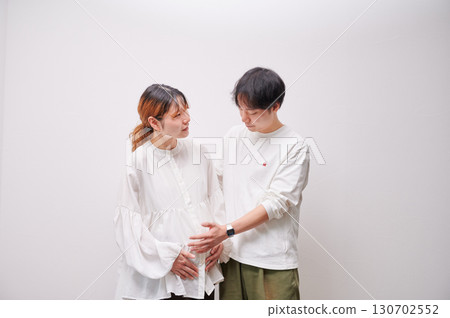 Couple facing each other, pregnant woman, maternity 130702552