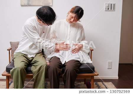 面對面的夫婦，孕婦，孕婦 130702569