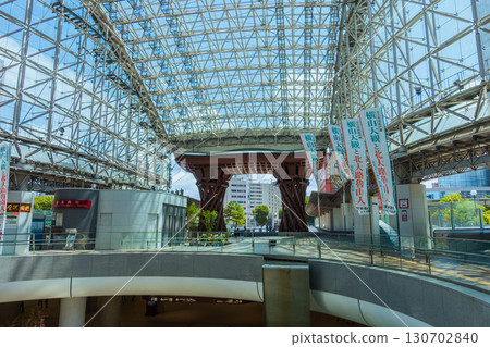 Kanazawa Station [Hospitality Dome and Tsuzumimon Gate] 130702840
