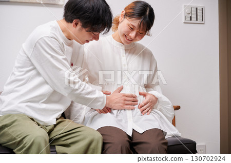 Couple facing each other, pregnant woman, maternity 130702924