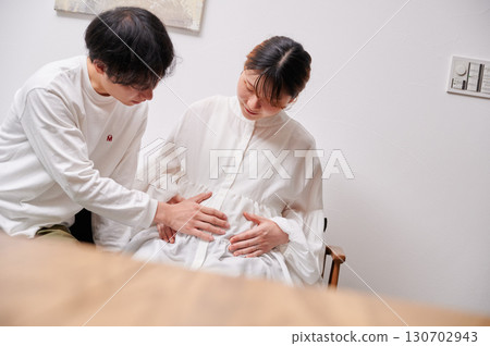 面對面的夫婦，孕婦，孕婦 130702943