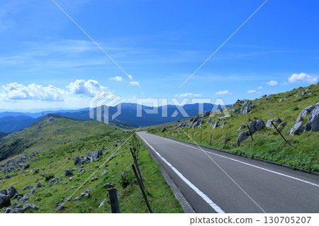 Shikoku Karst Late Summer Drive (Kochi Prefecture, Ehime Prefecture) Shikoku Karst Late Summer Drive (Kochi Prefecture, Ehime Prefecture) 130705207