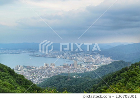 從滋賀縣大津市比叡山車道看到的琵琶湖 130708301